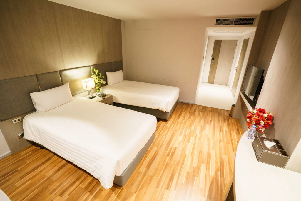 New Season Hotel