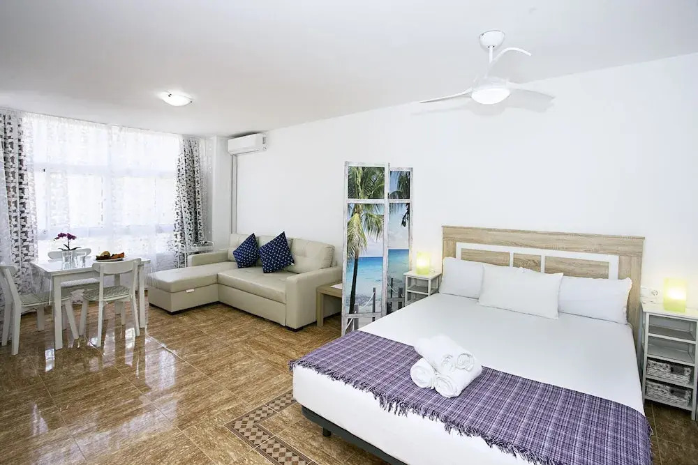 Rainbow & Pool Apartment