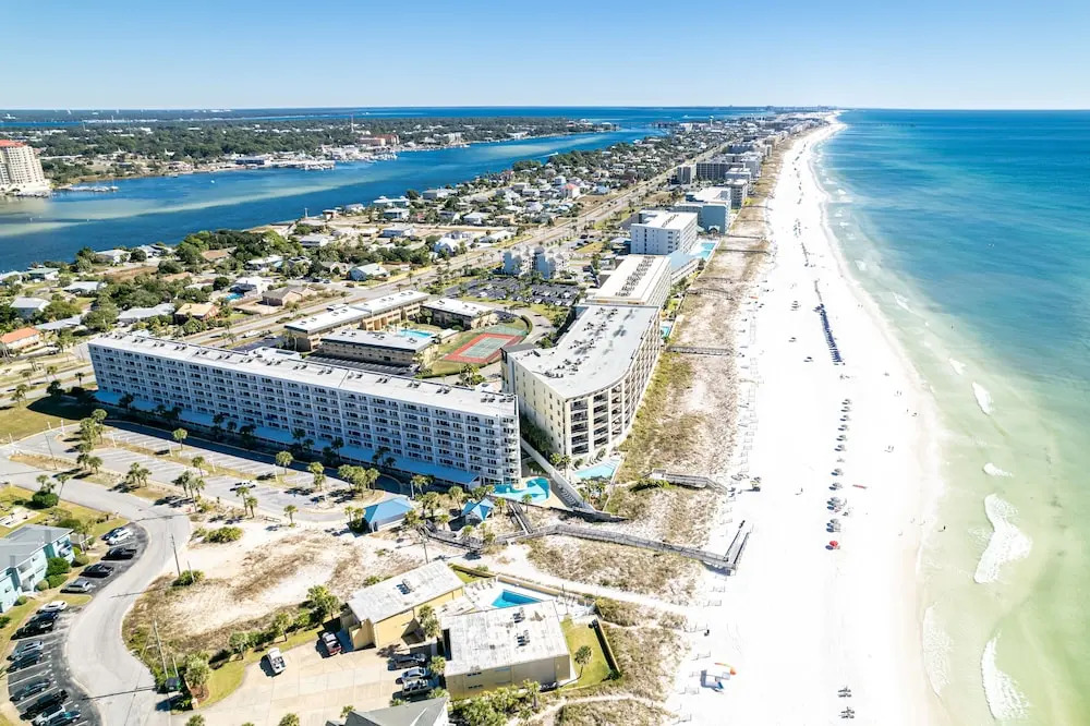 Seacrest 413 is a 2 BR Gulfside on Okaloosa Island by RedAwning