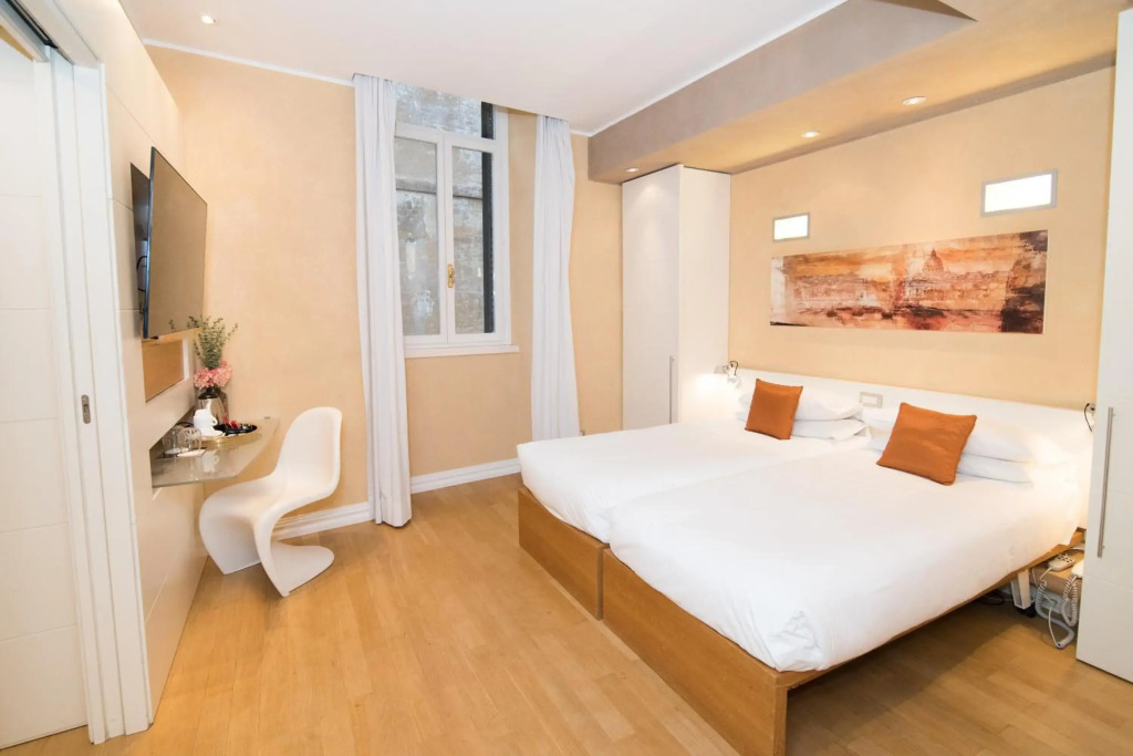 Hotel White