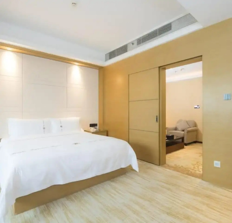 Atour Hotel Shenzhen Luohu Vientiane City