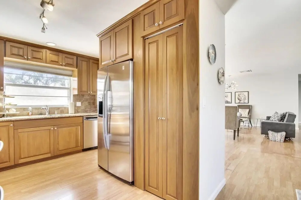 Woodridge - Private & Sanitized, Perfect for Social Distancing & Working From Home. Private Pool, Pet Friendly. Discounted During Pandemic. Super-host Support