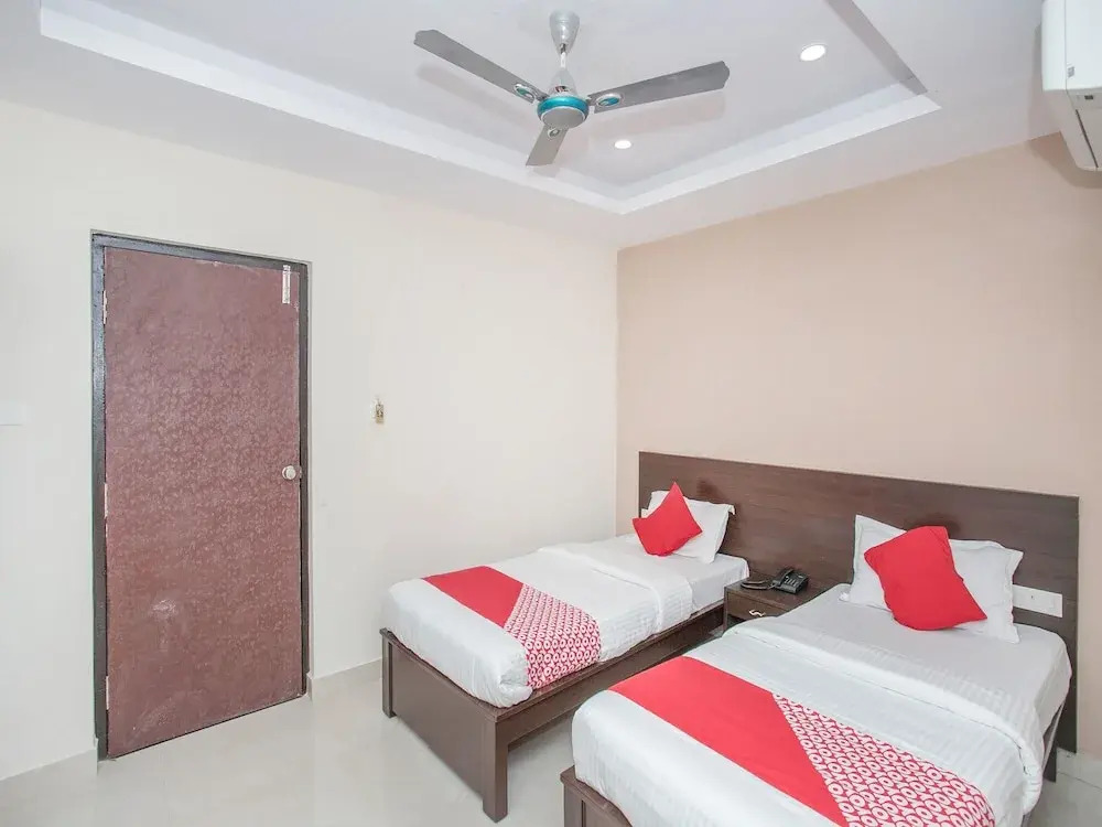 OYO 13596 Akshaya Residency