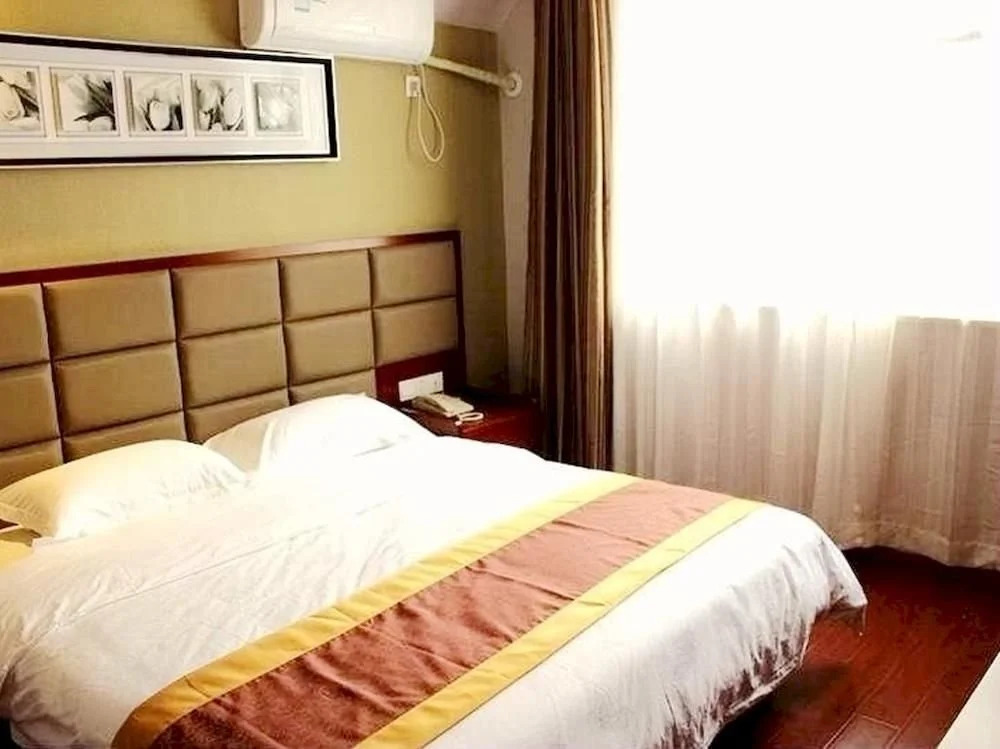 Jiujiang Golden Bay Holiday Hotel
