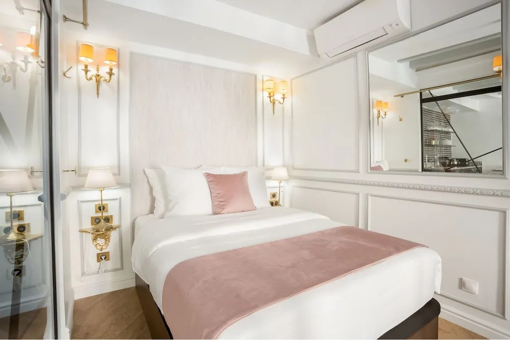 Luxury 4 Bedroom 3 Bathroom Louvre - AC