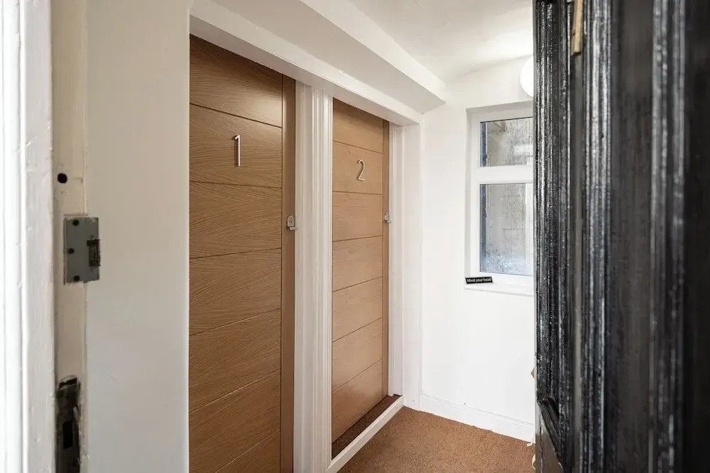 Gorgeous 1 BD in Central Cheltenham