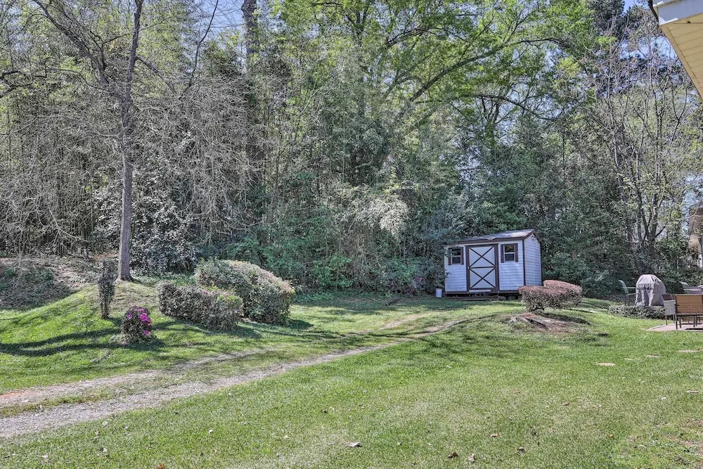 Spacious Retreat ~ 1 Mile to Augusta National!