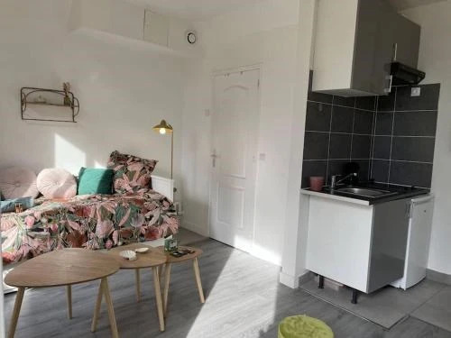 Charming Studio with Two Balconies