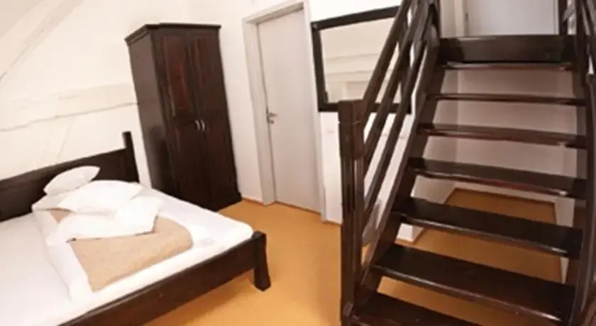 Edel House