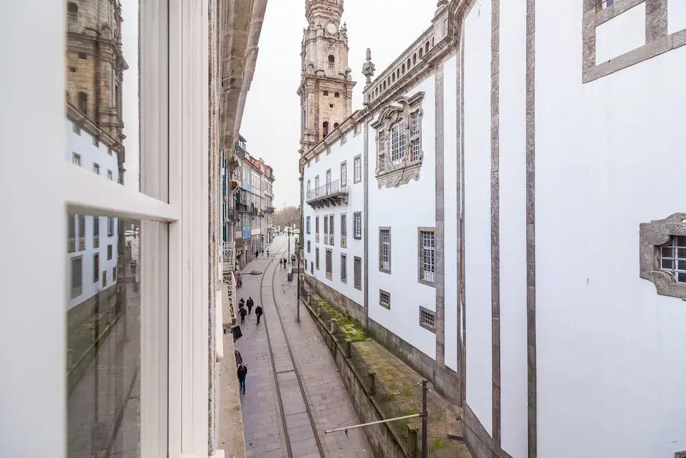 Stylish Porto studio with city views