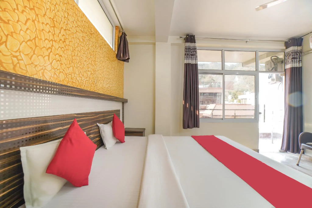 OYO 71947 Hotel Swaroop Retreat