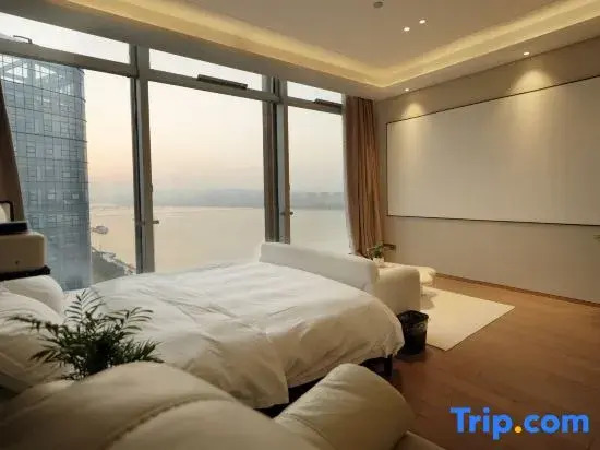 Sanyuan Hotel (Chongqing Jiefangbei Pedestrian Street Center)