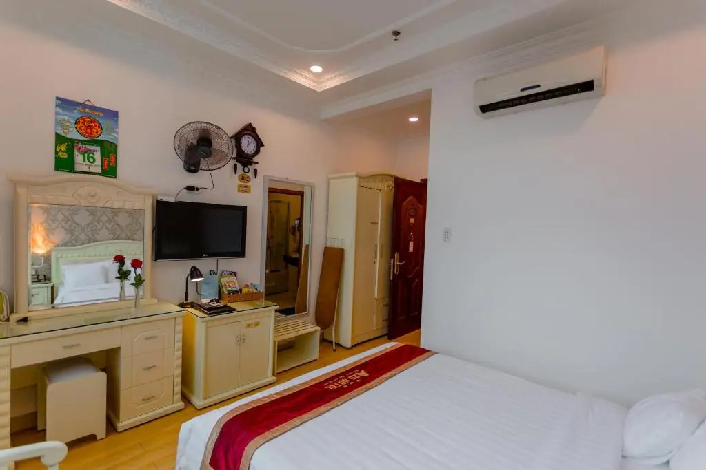 DAHLIALAND SAIGON HOTEL & SWIMMING PooL