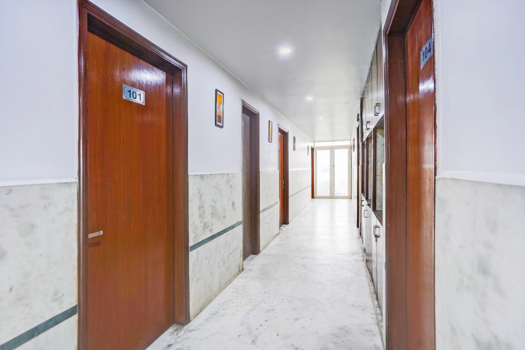Collection O Sector 110 Noida