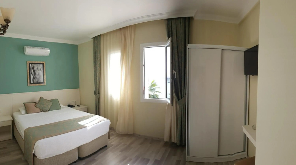 Artemis Hotel