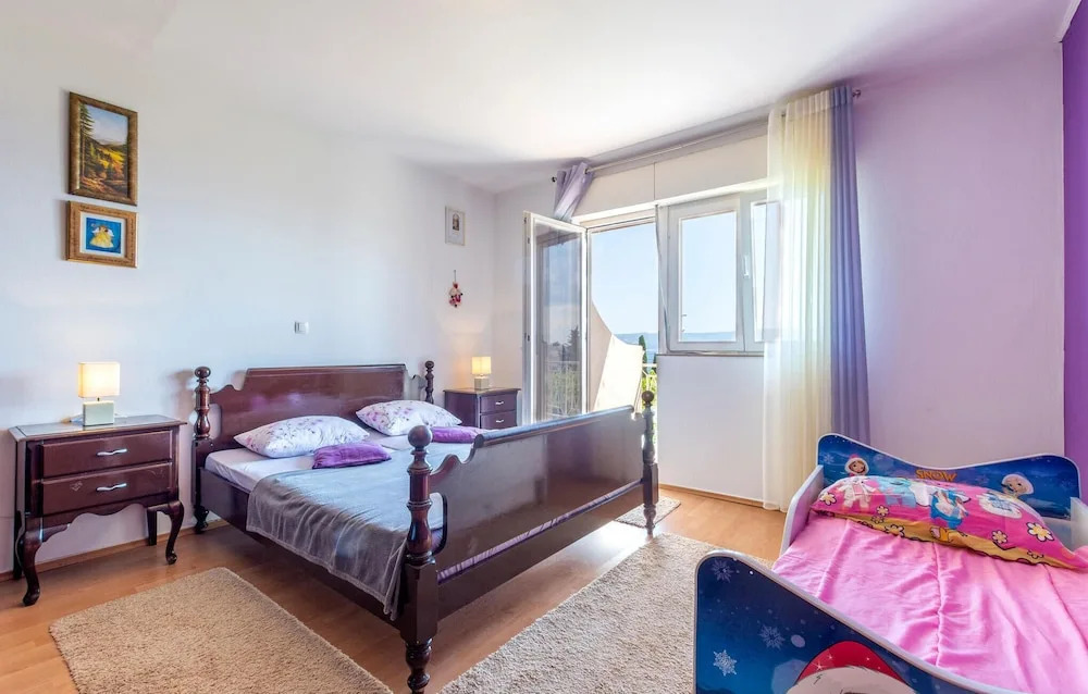 Nice Apartment in Duce With 2 Bedrooms and Wifi
