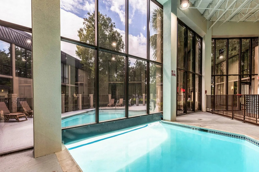 Red Roof Inn PLUS & Suites Houston - IAH Airport SW