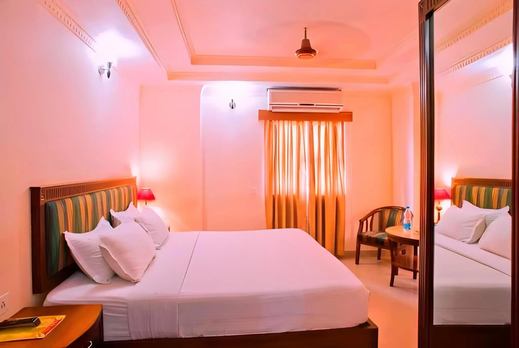 FabHotel Gulshan International - Nr Peter Cat Park Street