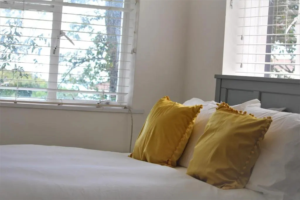 Warwick House - Stunning house with terrace and sea views, sleeps 11