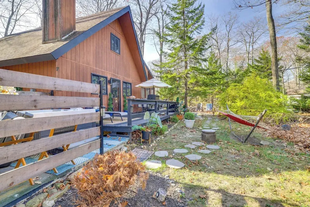 Private Hot Tub & Game Room: Pocono Family Cabin!