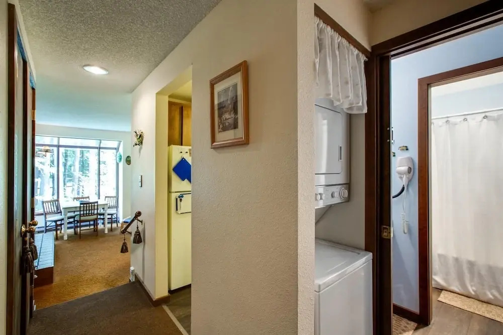 28sw - Fireplace - Dishwasher - Washer/dryer - Sleeps 4 1 Bedroom Home by RedAwning