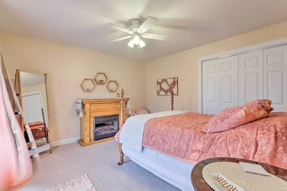 South Kingstown Vacation Rental: 2 Mi to Beach!