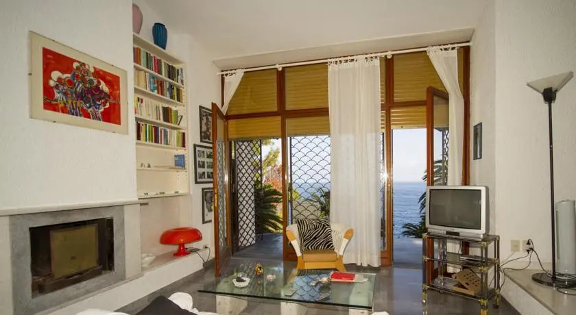 Villa White