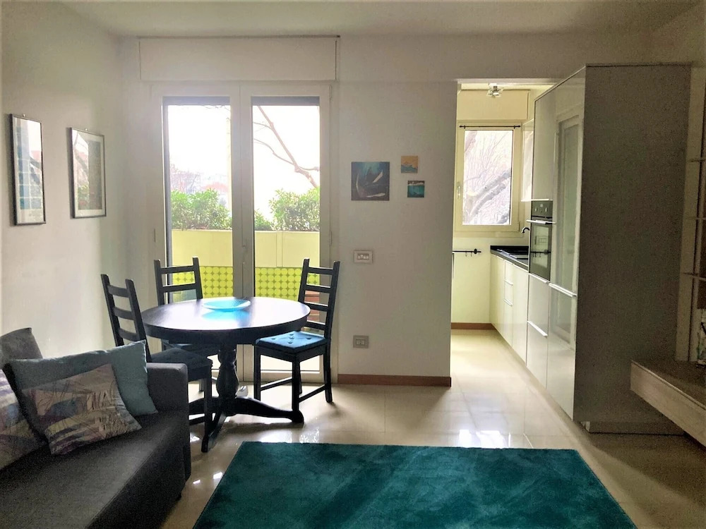 Borsa 1- Bright apartment with balcony