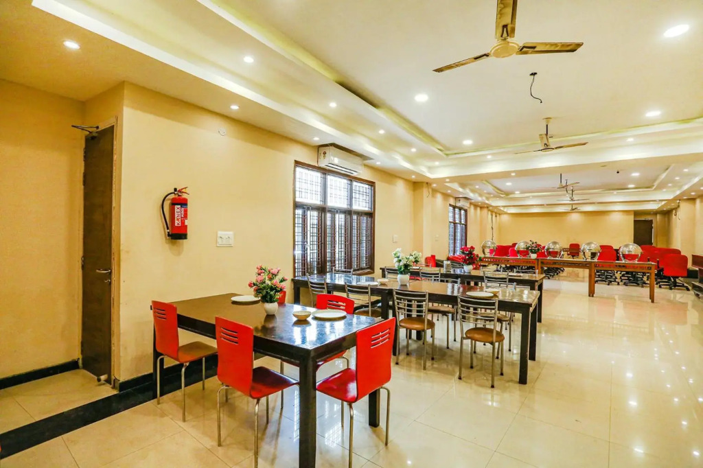 OYO Townhouse 1051 Galaxy Inn
