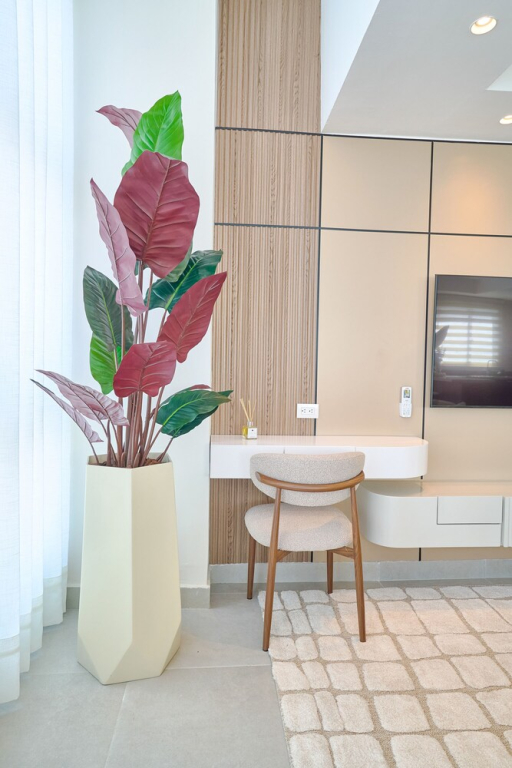 The LUX Natural Art Downtownsd Pool Gym 2BR