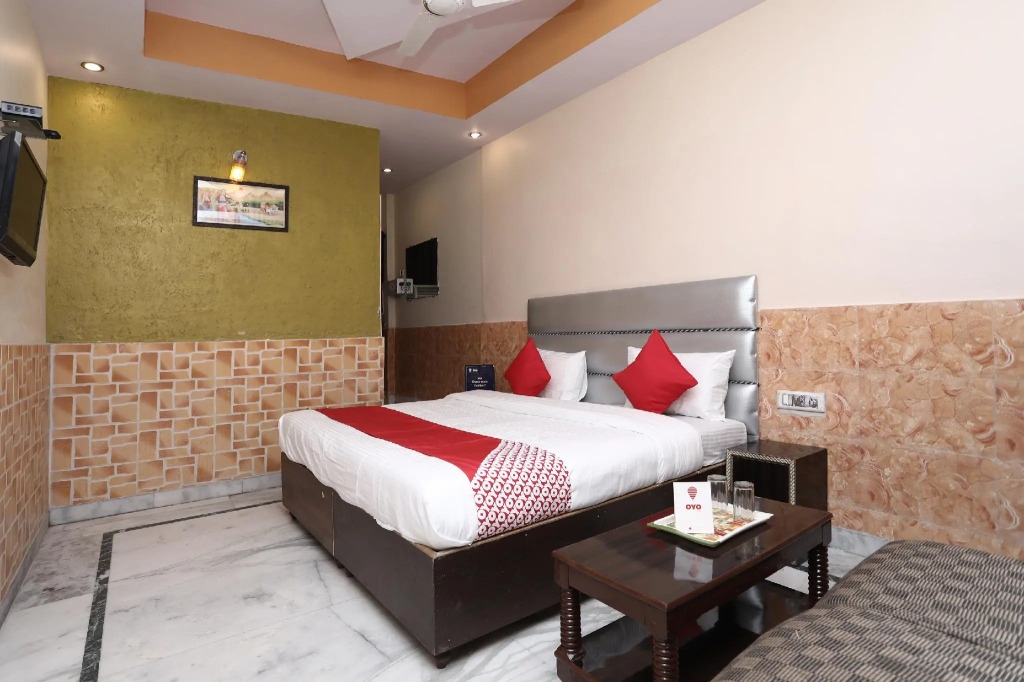 Collection O 12490 Hotel Paradise Plaza