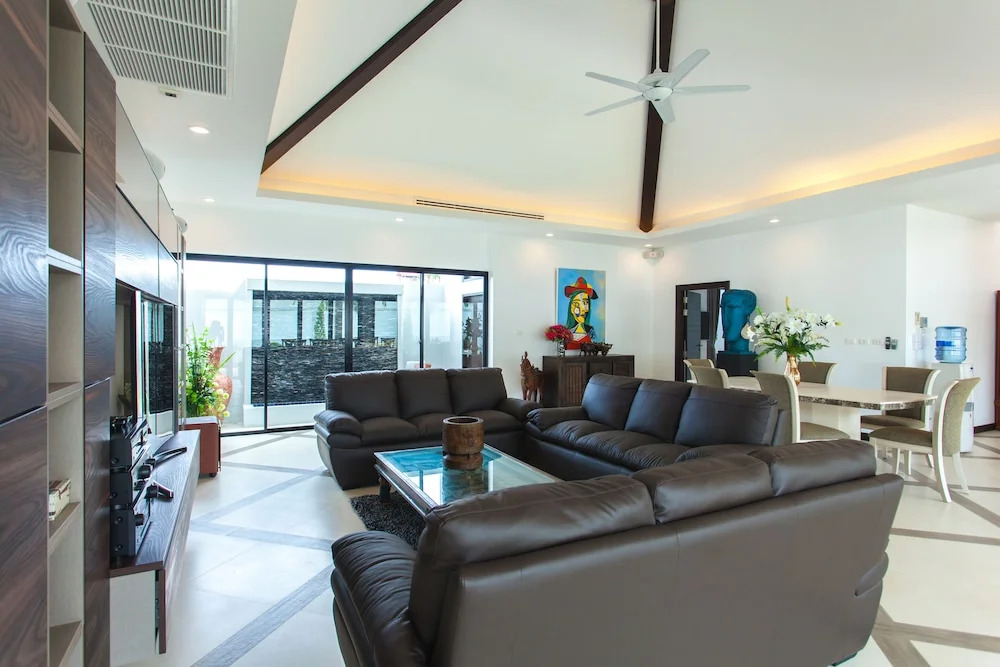 Celine Villa