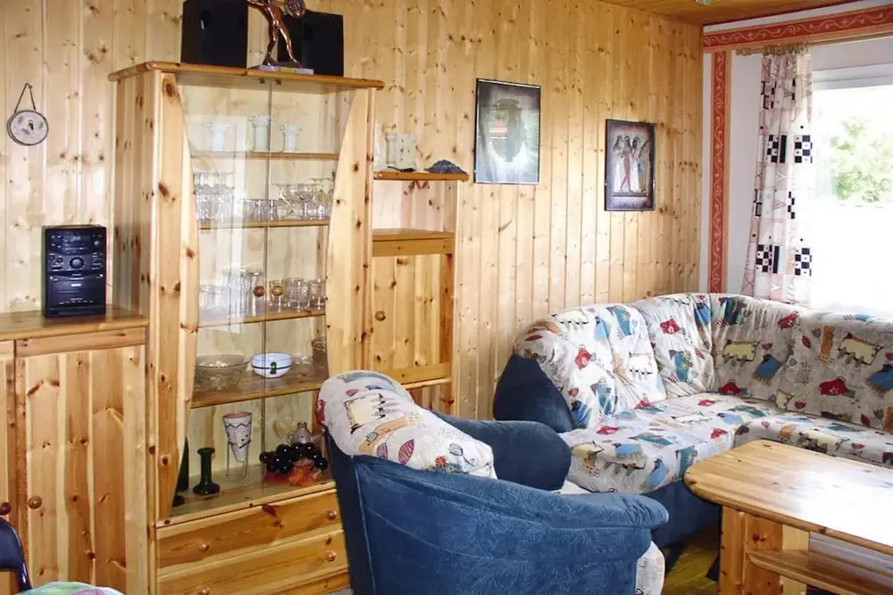 Twin Bungalow at Black Lake, Schwarz