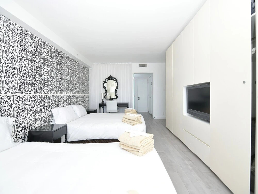 Miami World Rental - Mondrian 821