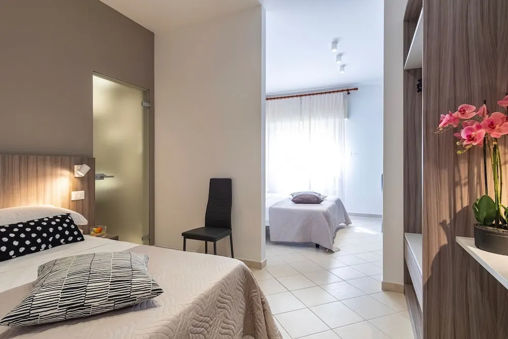 Hotel Mocambo Riccione CENTRALISSIMO AL MARE