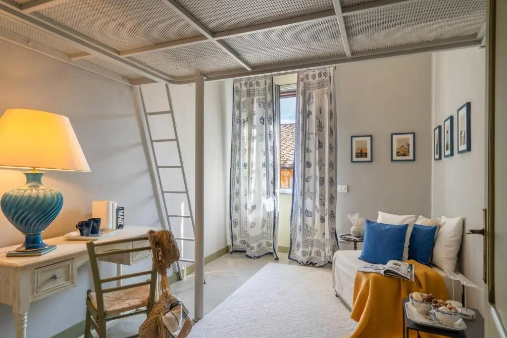 "luxury House In Populonia Above The Sea"