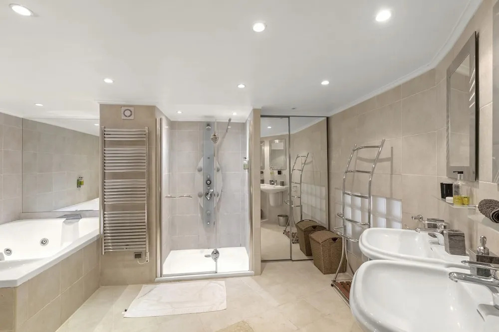 Cannes Mandelieu Lovely 6-Bed Villa