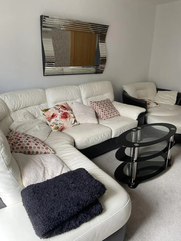 Captivating 2-bed House in Wolverhampton