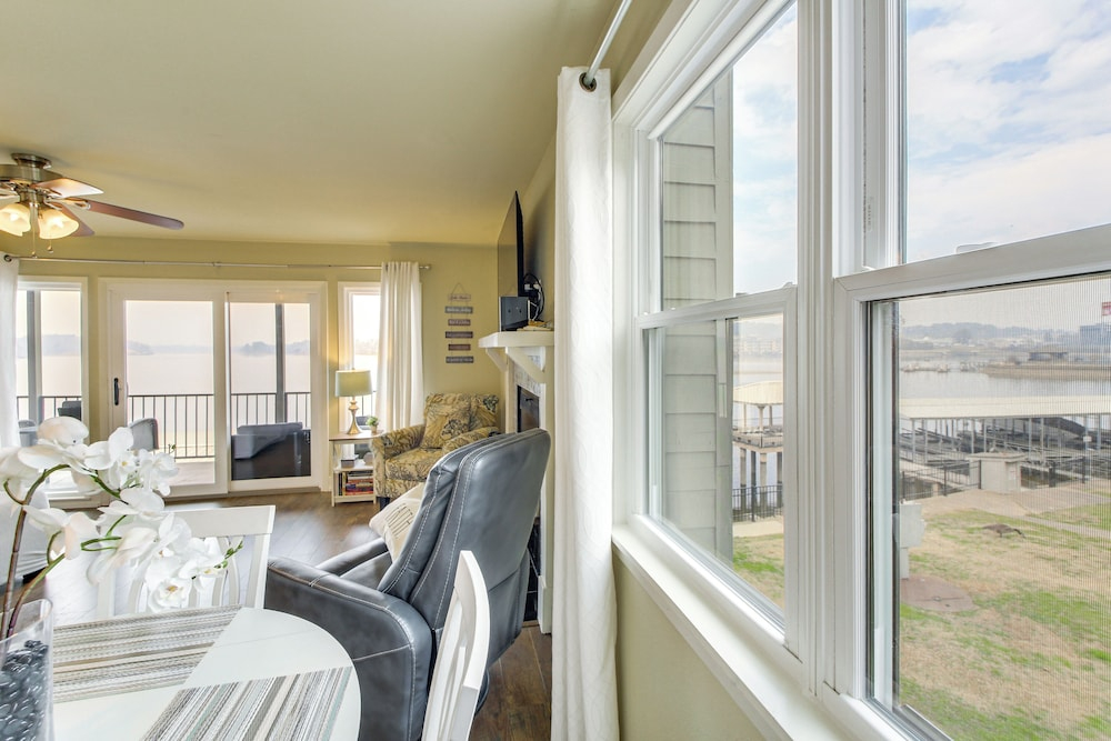 Boat & Explore! Easy-access Lake Hamilton Condo