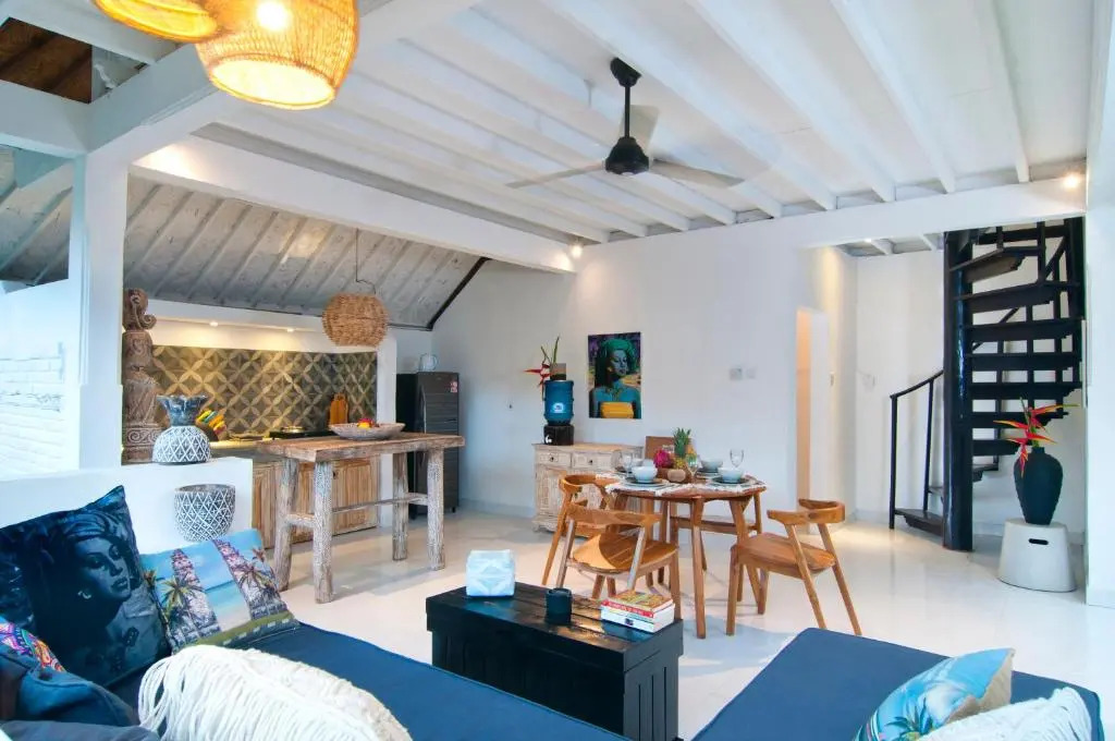 New 2 King Beds, Walk to Beach, Cafes all Else 30 Minutes From Airport