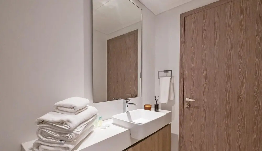 LUX Contemporary Suite Marina View 4