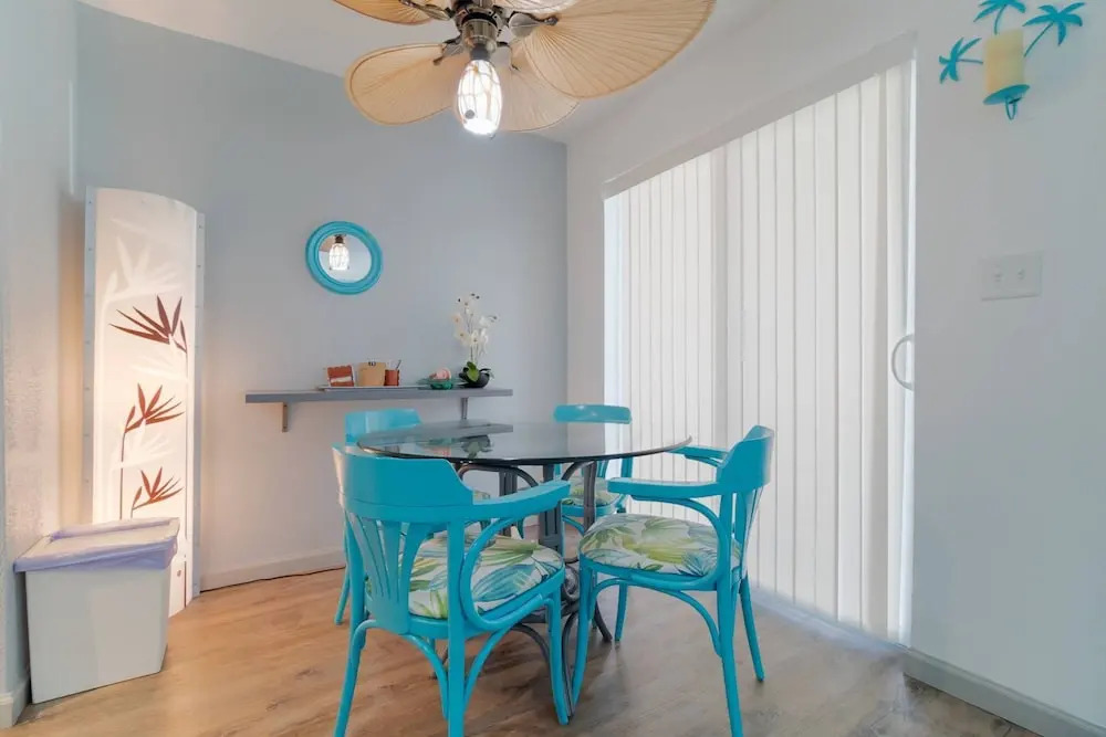 Mid Mari - Gorgeous Nautical Condo Near Beach, Shops & Restaurants- Condo 105