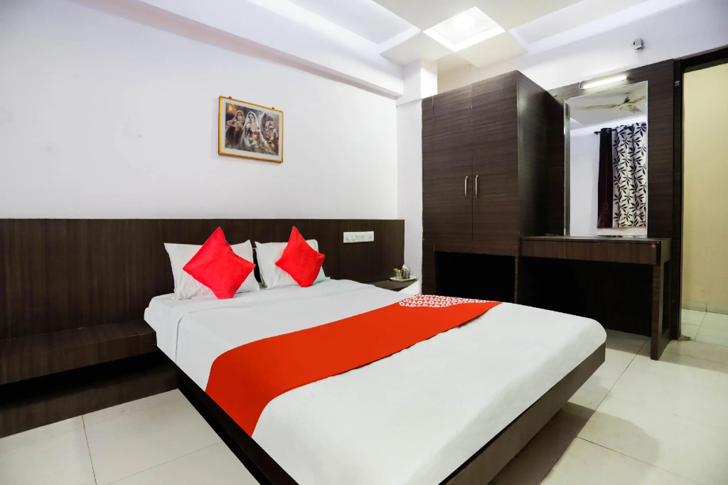 OYO 72185 Hotel Centre Point