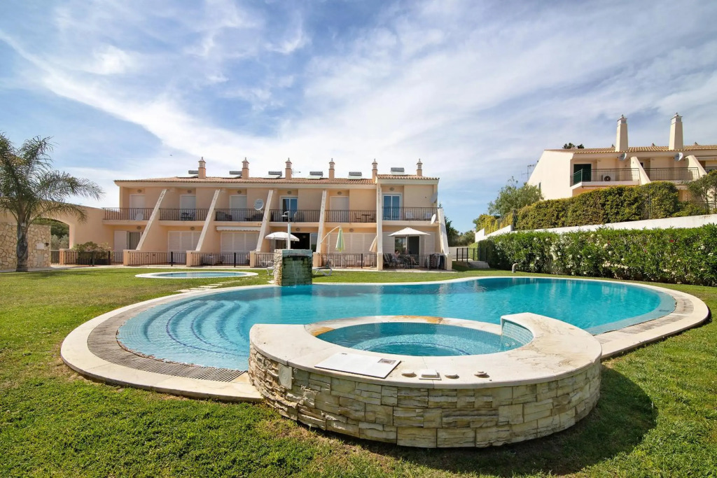 Albufeira Townhouse beach by AlbufeiraRentals