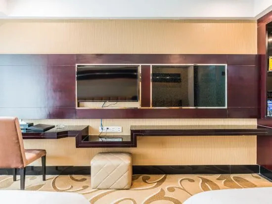 Park Lane Yiju Hotel (Jiangmen Taishan Pedestrian Street Pinghu Road)