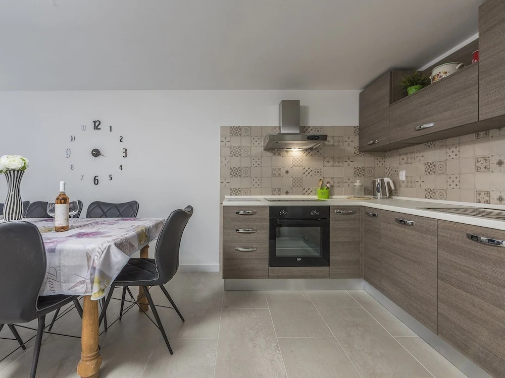 Holiday House With Private Pool and Garden in Nova Vas, Near Porec
