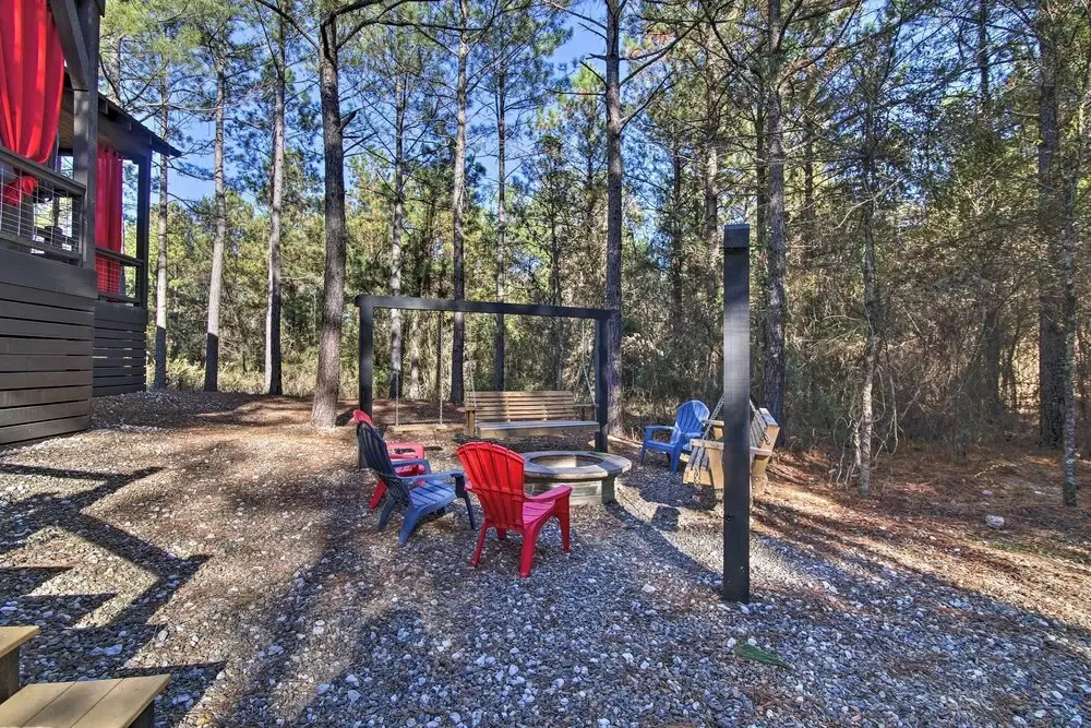 Stylish Broken Bow Cabin w/ Hot Tub + Fire Pit!