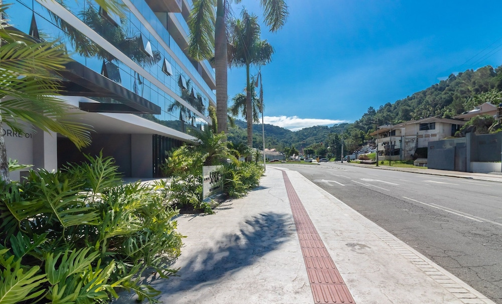 Building With Swimming Pool Next to Balneario Shopping in BC - TSO