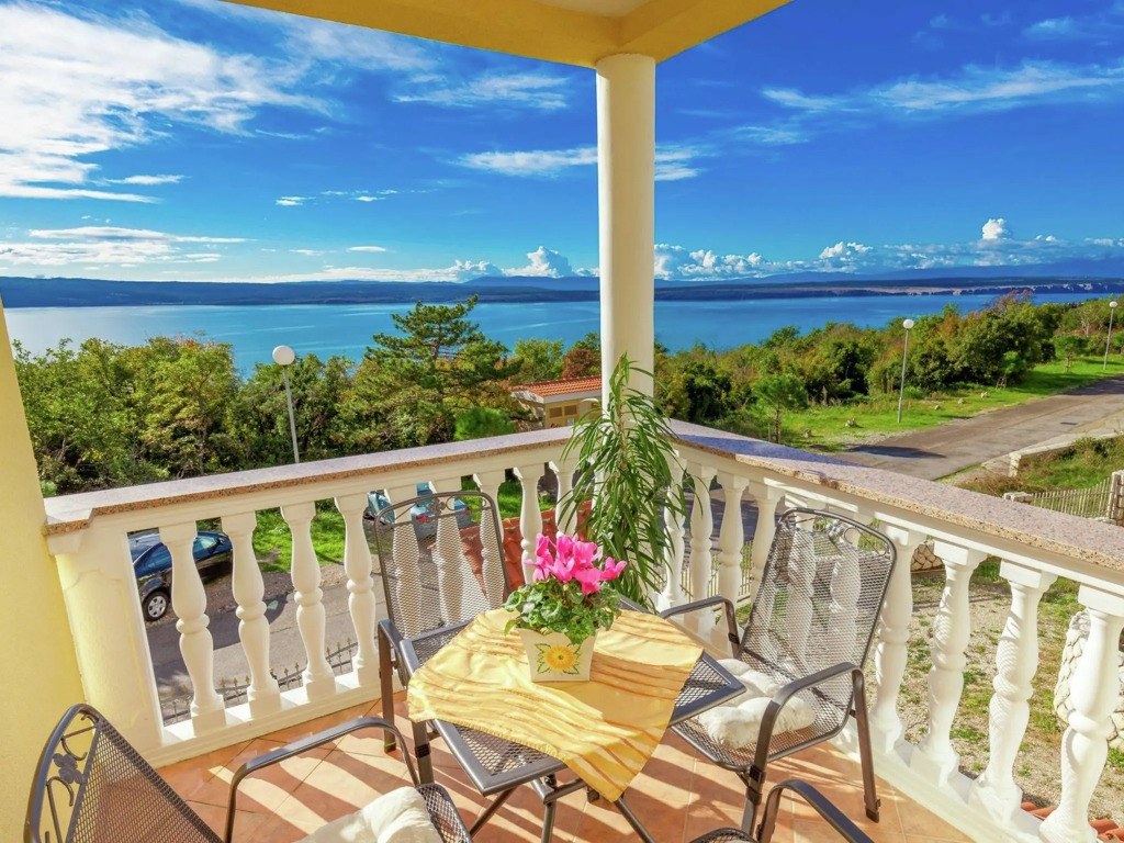 Adorable Apartment With Pool, Hot Tub & Terrace With Sea View