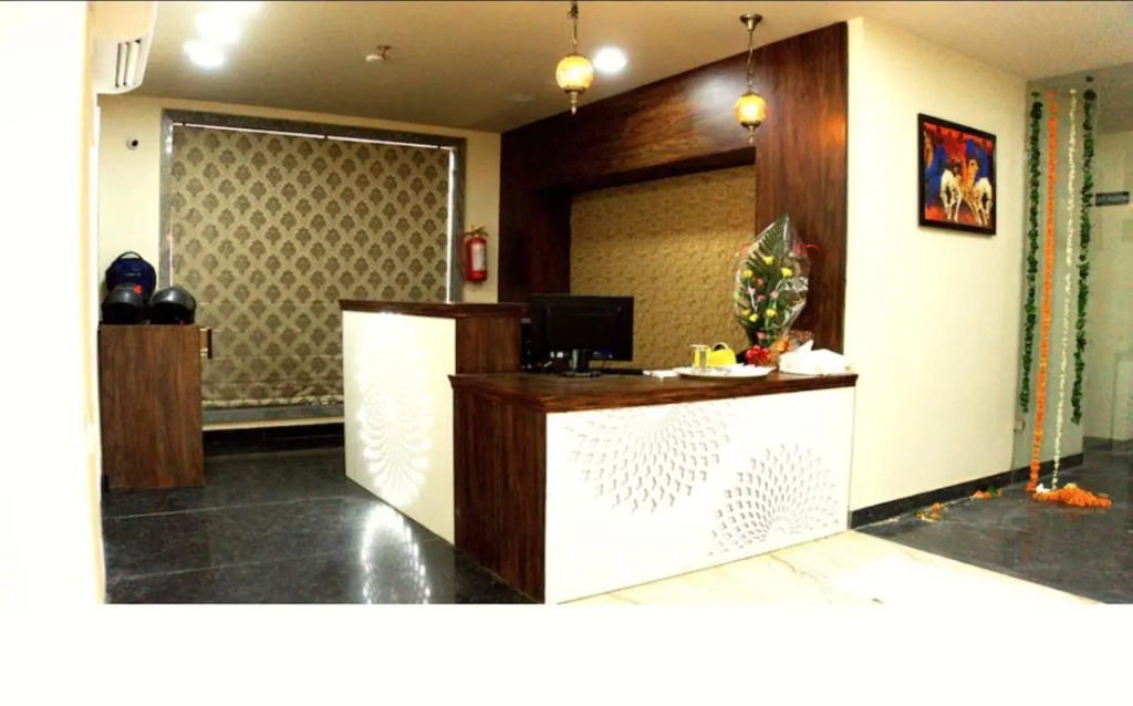 Raas Mahal-Hotel In Jaipur Near Tourist Places